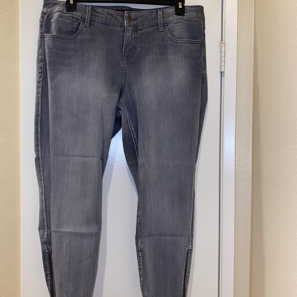 🔴NWOT🔴Torrid Grey Jeggings - Picture 1 of 5
